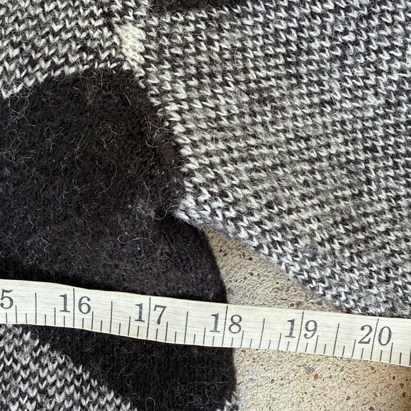 Cynthia Rowley Black/White Argyle Cardigan w Removable Faux Fur Collar Medium - Picture 8 of 12